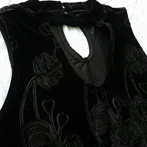Black Velvet Sexy Choker Style Sleeveless Top